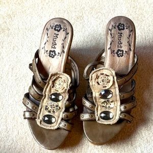 Mudd wedge sandal
